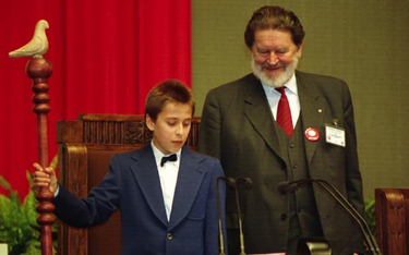 Pierwszą sesję dziecięcego parlamentu w 1994 r. zaszczycił obecnością wicemarszałek Sejmu Aleksander