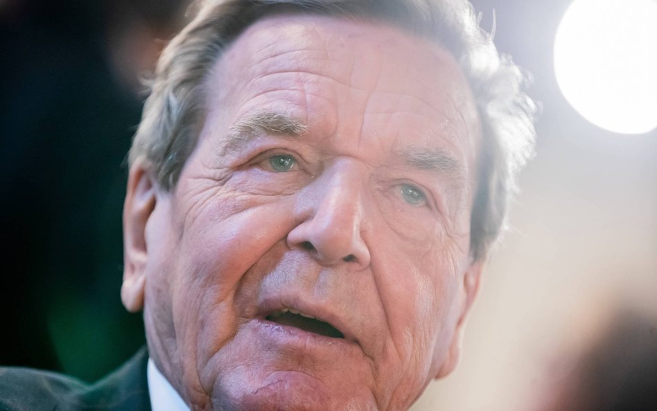 Gerhard Schroeder dla "NYT": Putin jest zainteresowany zakończeniem wojny