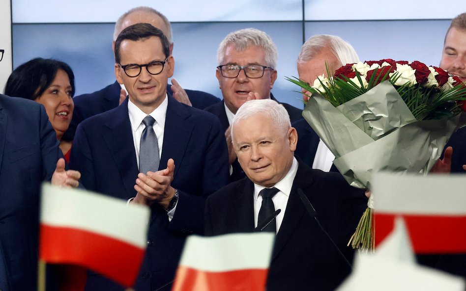 Nie po to Jarosław Kaczyński majstrował przy systemie politycznym od 2015 roku, aby po przegranych w