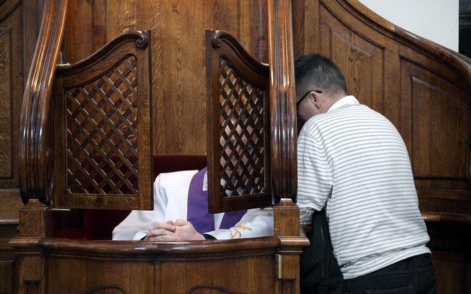 Spowiedź przed Wielkanocą jest momentem, w którym wierni mają czas na głęboką refleksję nad swoim ży