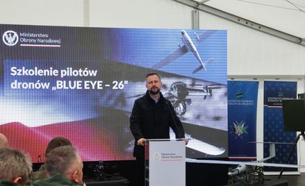 Wicepremier, minister obrony narodowej RP Władysław Kosiniak-Kamysz na szkoleniu operatorów dronów w