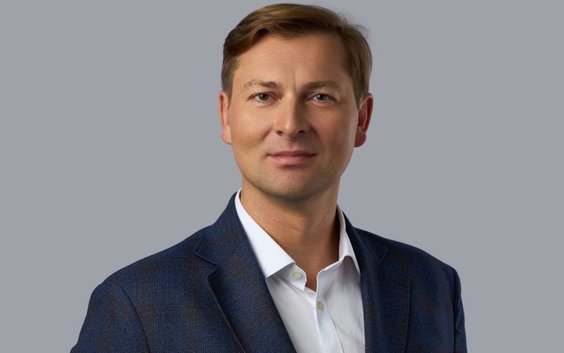 Takiego transferu dawno na rynku nie było. Trójka byłych pracowników BM PKO BP z Arturem Iwańskim na