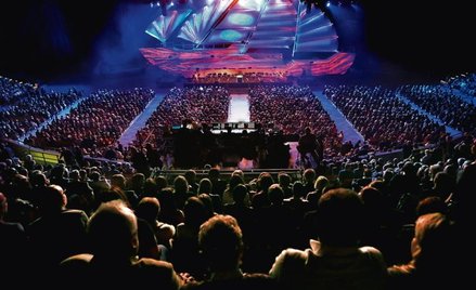 Każdy spektakl w Hali Stulecia może obejrzeć pięć tysięcy widzów.