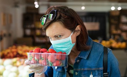 Uwaga na truskawki z wirusem i sałatkę z bakterią. Ostrzeżenie GIS