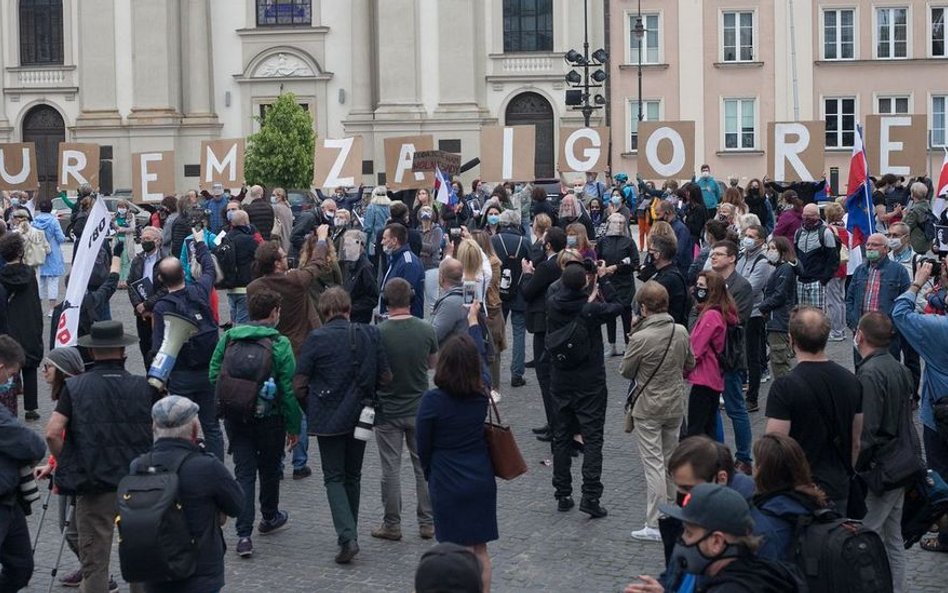 Akcja Murem za Tuleyą. Iustitia: Izba Dyscyplinarna SN to przebierańcy a nie sędziowie