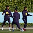 Jude Bellingham, Marcus Rashford i Myles Lewis-Skelly na treningu reprezentacji Anglii
