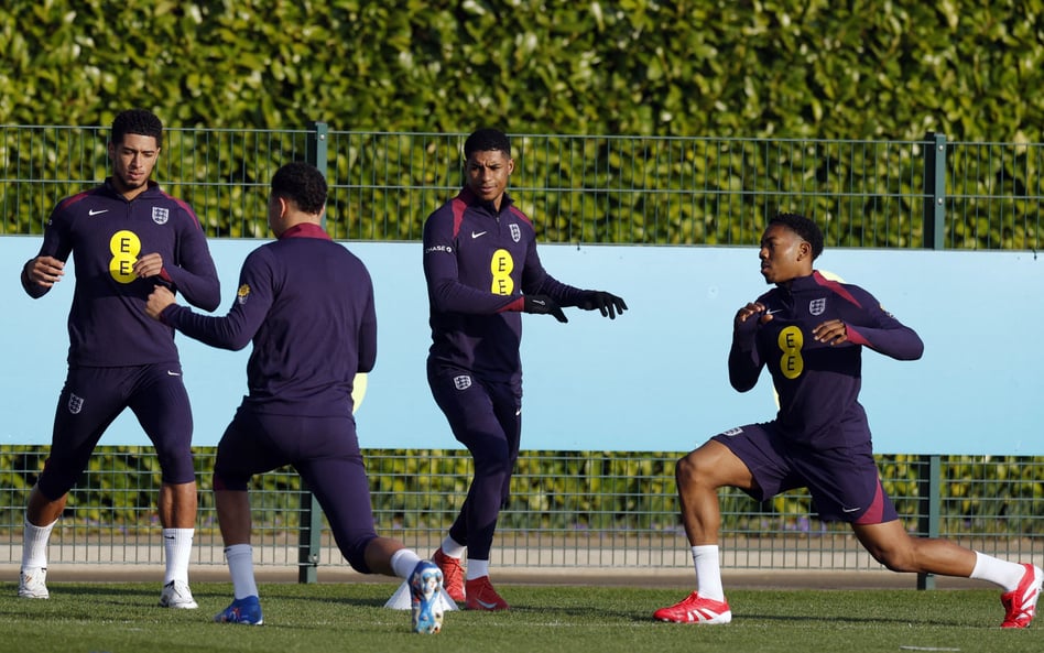 Jude Bellingham, Marcus Rashford i Myles Lewis-Skelly na treningu reprezentacji Anglii