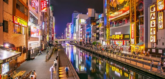 Popularny wśród turystów dystrykt Dotonbori w Osace