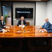 Uczestnicy debaty (od lewej): Paweł Król, burmistrz Małogoszcza, Paweł Pikus, senior manager w EY Po