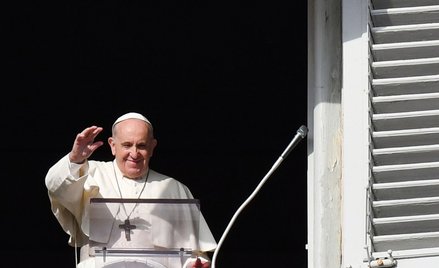 Papież polubił zdjęcie modelki. Watykan prosi o wyjaśnienie