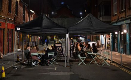 Badanie: Liczba zakażeń w Anglii podwaja się co 9 dni