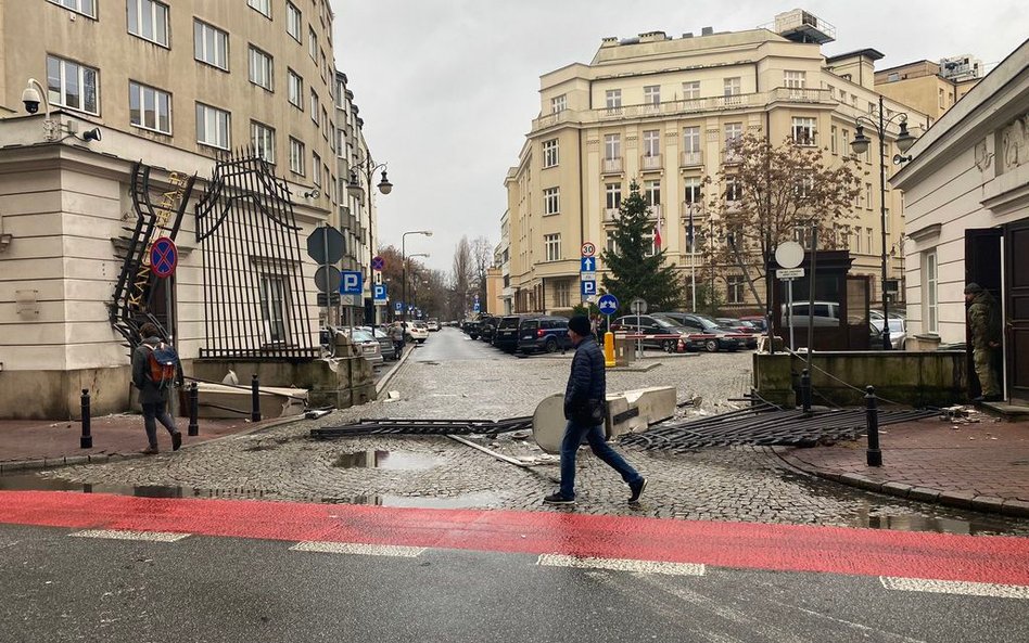 Ciężarówka zniszczyła bramę Kancelarii Prezydenta