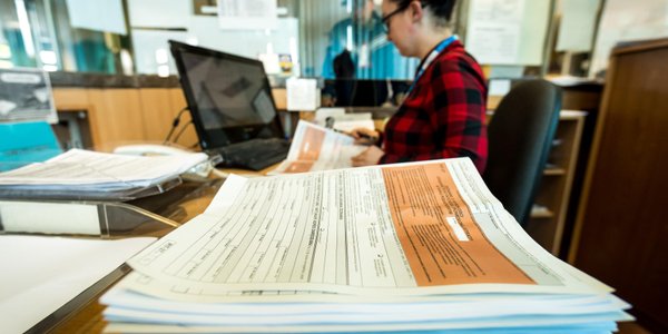 Drugi próg podatkowy w górę do 140 tys. zł. Eksperci dla „Rz”: brak zmian to ukryta podwyżka