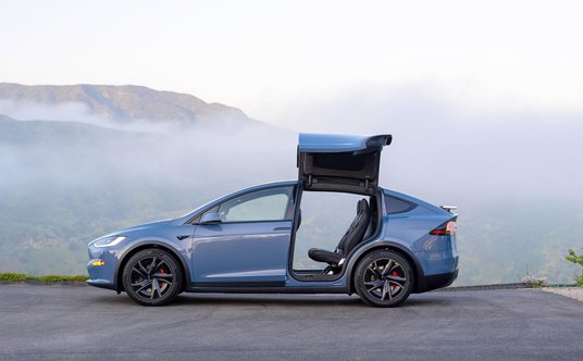 Zmodernizowana Tesla Model X