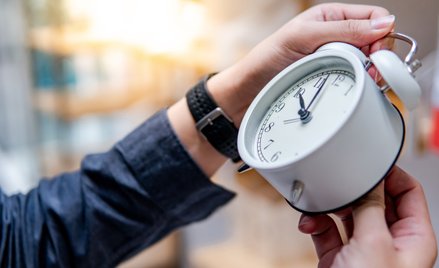 Zmiana czasu na zimowy nastąpi w tym roku 25 października. W 2027 roku będzie tydzień później