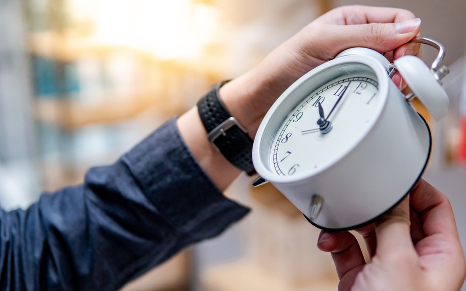 Zmiana czasu na zimowy nastąpi w tym roku 25 października. W 2027 roku będzie tydzień później