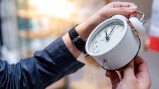 Zmiana czasu na zimowy nastąpi w tym roku 25 października. W 2027 roku będzie tydzień później
