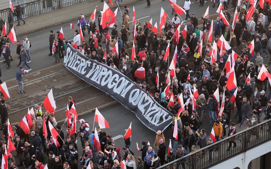 Uczestnicy Marszu Niepodległości z 2021 roku