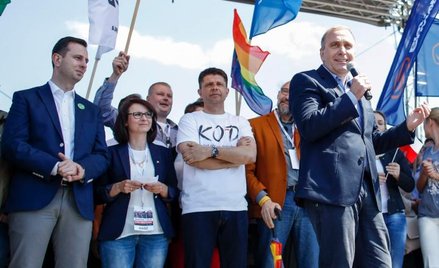 Wewnętrzne tarcia w Platformie, wyścig tej partii z Nowoczesną, spory o współpracę w ramach KOD – ws