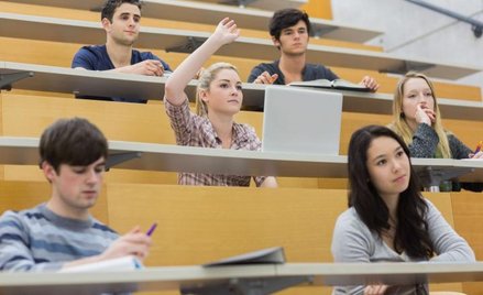 Najwięcej obcokrajowców studiuje na Wydziale Zarządzania, Wydziale Elektrotechniki i Informatyki ora