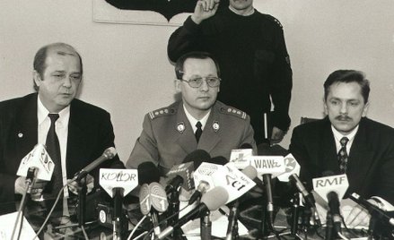 Komendant Główny Policji Marek Papała (w środku)