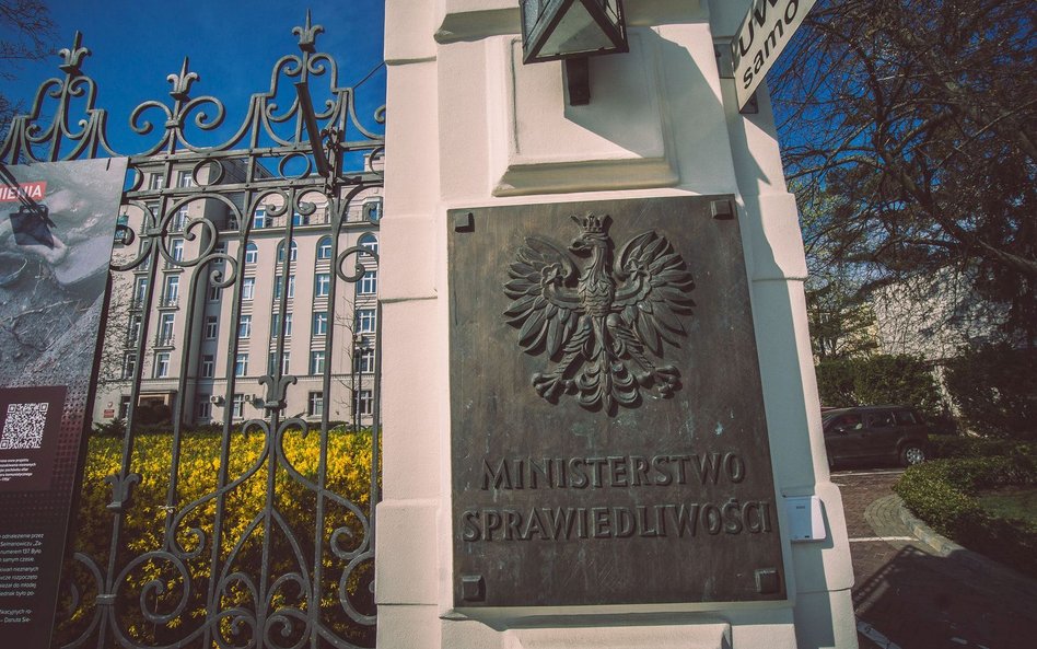 Nowy projekt ustawy o ochronie wolności słowa: Fake news będzie zwalczany przez ślepy pozew