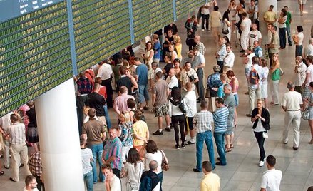 Eksperci apelują, by podczas wakacyjnych podróży korzystać z usług sprawdzonych biur. Na zdjęciu lot