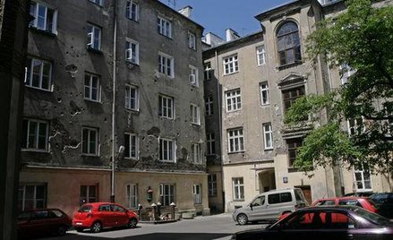 Wspólnoty mieszkaniowe nie mogą wykupić podwórek od gmin przez nieżyciowy przepis