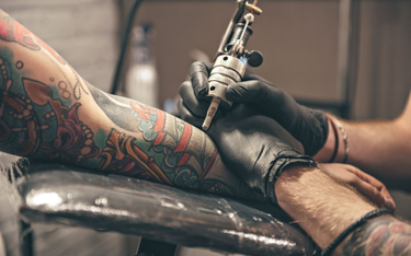 Tatuaże to element mody, ale mogą być niebawem cześcią medycyny