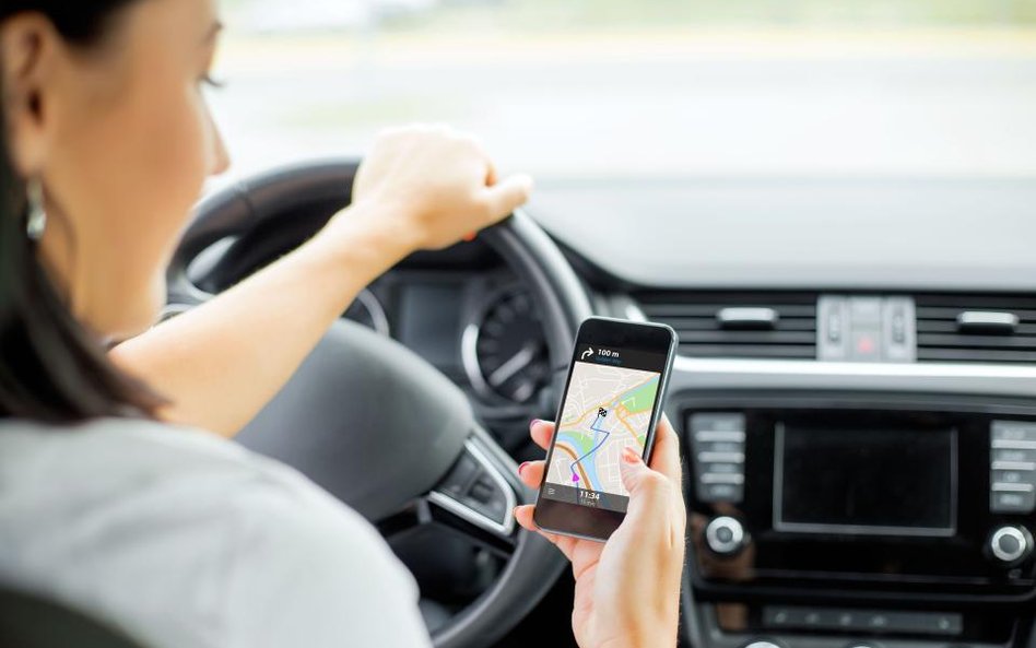 Aplikacje na smartfon dla kierowców: Fuelio, Petrokumpel, Yanosik i inne