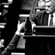 W listopadzie 1997 r. premier Jerzy Buzek po wygłoszeniu exposé odbierał gratulacje od lidera AWS Ma