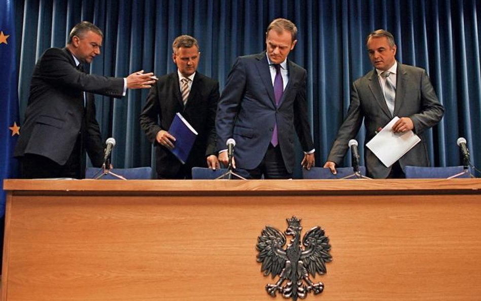 Premier Donald Tusk zapowiedział wczoraj sprzedaż części udziałów Skarbu Państwa w największych pols