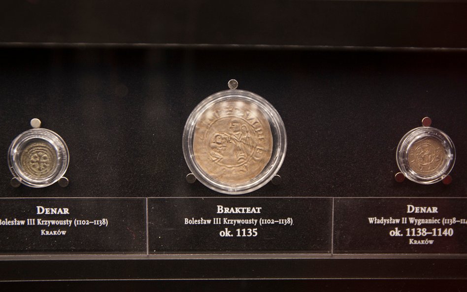 Jedne pierwszych monet bite przez piastowskich władców Polski.
