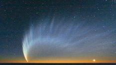 Kometa McNaught nad Oceanem Spokojnym. Zdjęcie wykonane z Obserwatorium Paranal (ESO) w styczniu 200