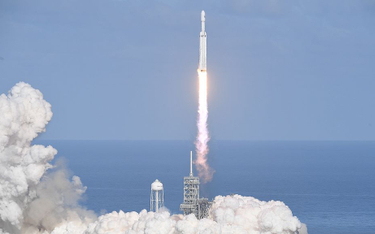 Udany start rakiety Elona Muska. Krok bliżej Marsa?