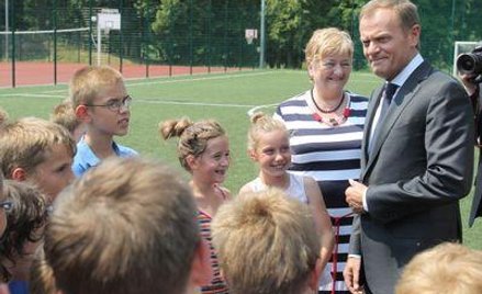Od lewej: premier Donald Tusk oraz kandydatka na prezydenta Elbląga Elżbieta Gelert. Zdjęcie zrobion