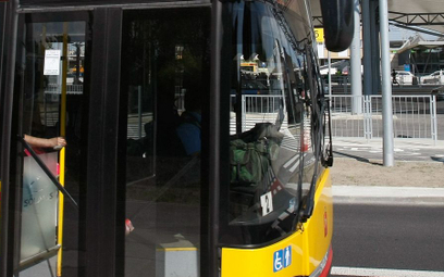 Kolizja autobusu w Warszawie: Kierowca nie był czysty