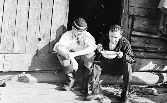 Po wojnie mieszkańcy Bieszczad żyli głównie z rolnictwa i hodowli owiec.