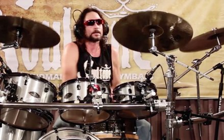NICK MENZA (3 LIPCA 1964 – MAY 21, 2016) Perkusista znany z członkostwa w zespole Megadeth. Zmarł w 
