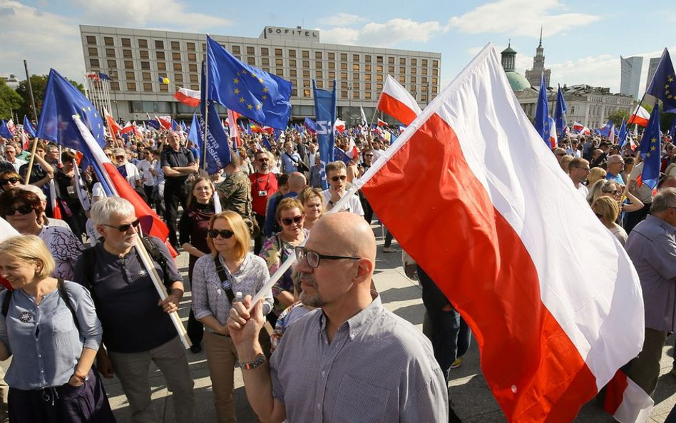 Dziennikarka TVP obrażana w czasie marszu opozycji