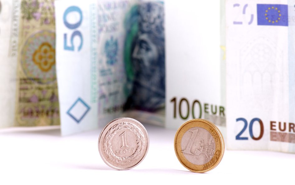 Złoty przygląda się silniejszemu euro