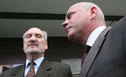 Aleksander Szczygło z prwej i Antoni Macierewicz