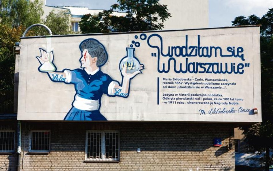 Maria Skłodowska-Curie, symbol polskiego sukcesu, trafiła na mury