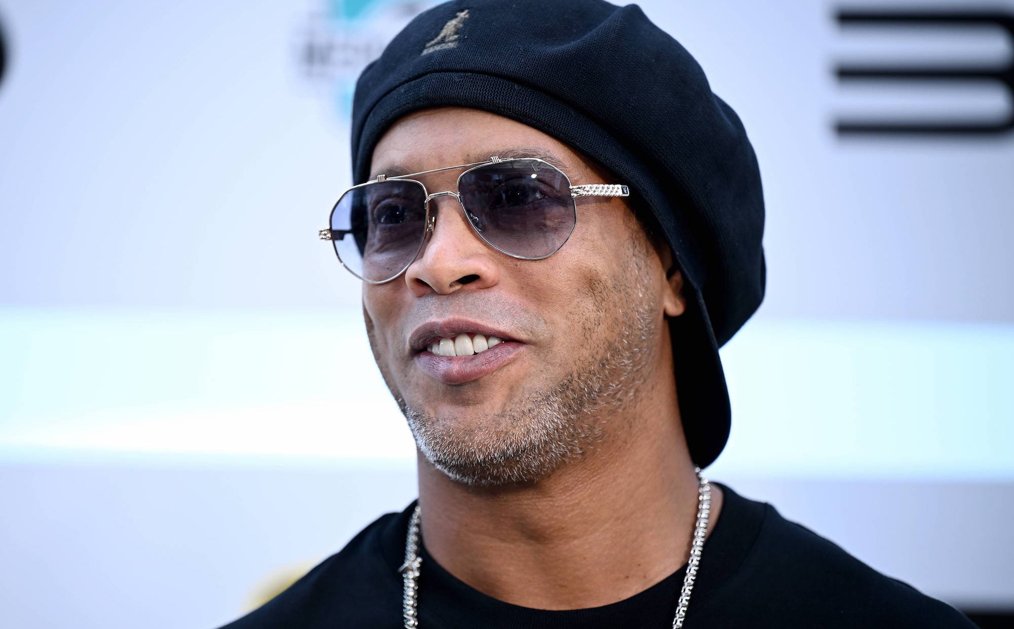 Ronaldinho przyleciał do Polski. W sobotę zagra w Chorzowie