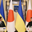 Premier Japonii dał Zełenskiemu lampę i łyżkę do ryżu. "Symbol pokoju"