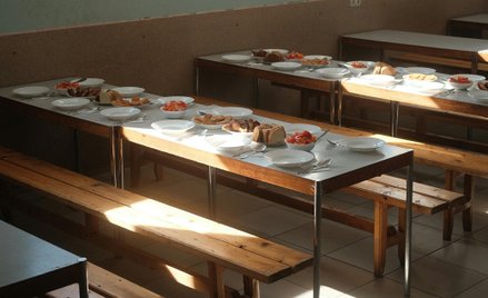 Obiad za 8 zł czy za 25? Szokujące różnice w warszawskich stołówkach