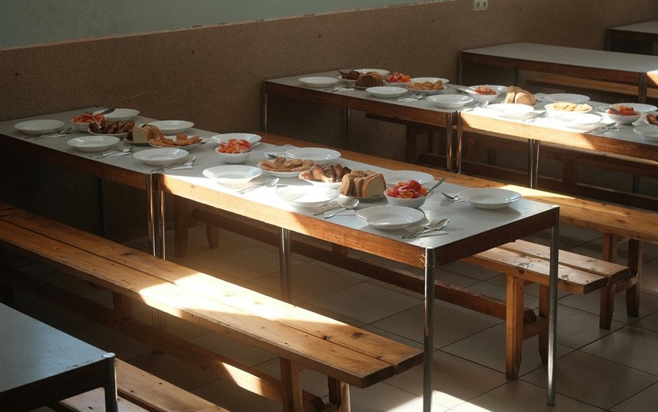 Obiad za 8 zł czy za 25? Szokujące różnice w warszawskich stołówkach