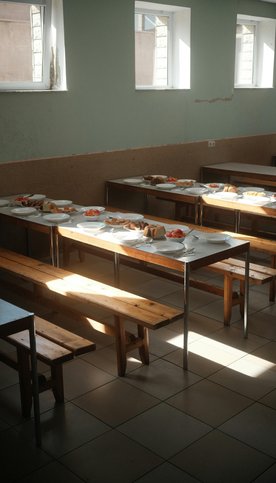 Obiad za 8 zł czy za 25? Szokujące różnice w warszawskich stołówkach