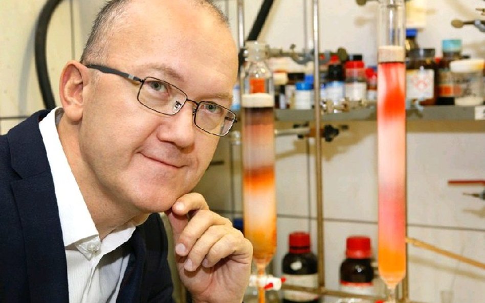 Daniel T. Gryko z Instytutu Chemii Organicznej PAN
w Warszawie pracuje nad zwiększeniem trwałości ba