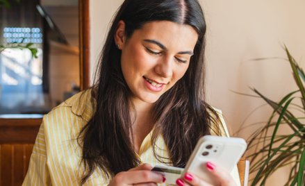 Banki inwestują w nowe technologie, szczególnie skupiając się na aplikacjach mobilnych